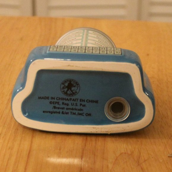 Vintage Elvis Presley Signature Salt and Pepper Jukebox - Picture 4 of 4